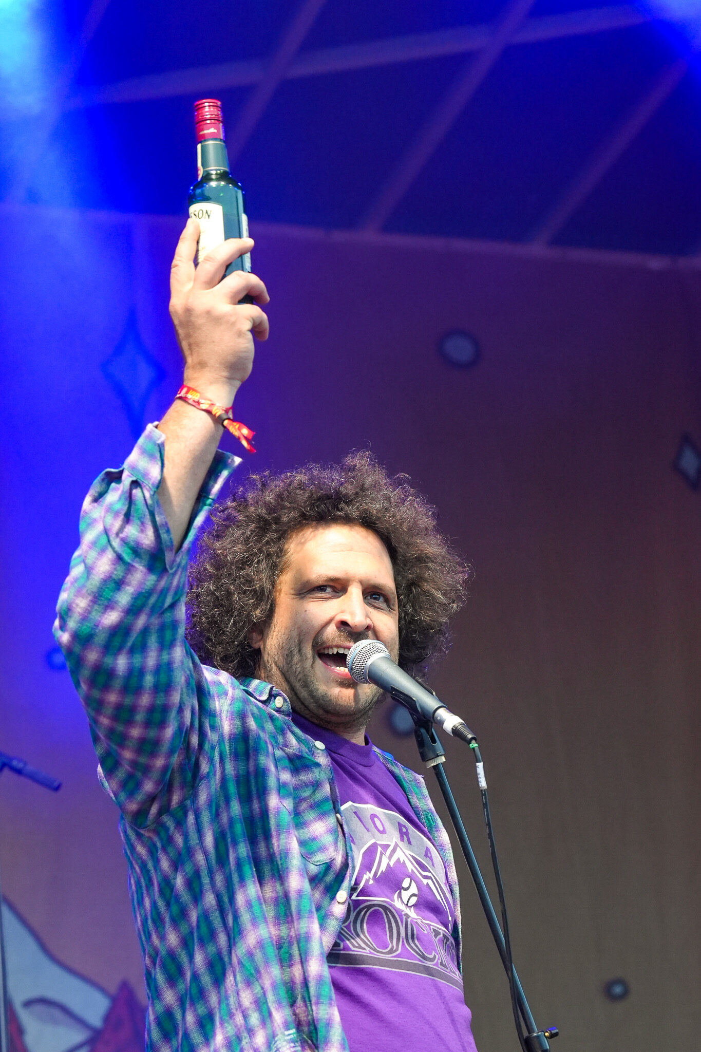 Musician on stage with an arm raised at the RendezVan 2026 music festival in Bend